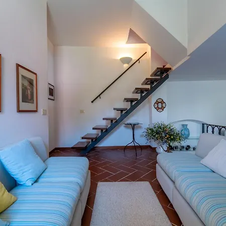 Loppia Secret Mansarda By Wonderful Italy شقة *