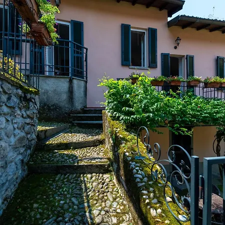 شقة Loppia Secret Mansarda By Wonderful Italy *